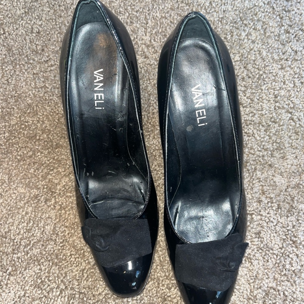 Vaneli Women's 8.5 3 inch heels Black Patent Heels with Bow